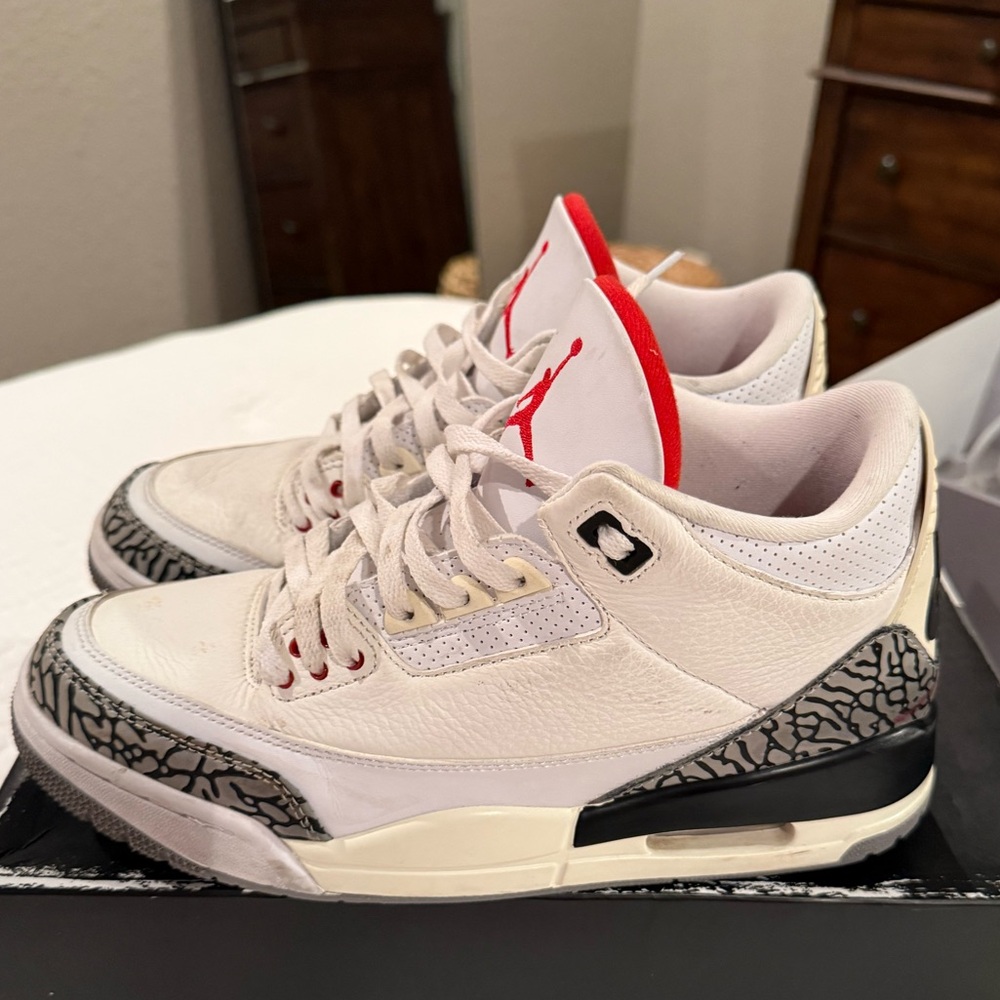 Jordan 3 Retro Size 9 - Picture 2 of 7